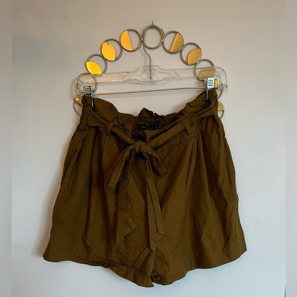 Zara Pants - Zara Basics Womens Shorts SizeLarge SolidOlive Paperbag WaistBelted Pockets Line